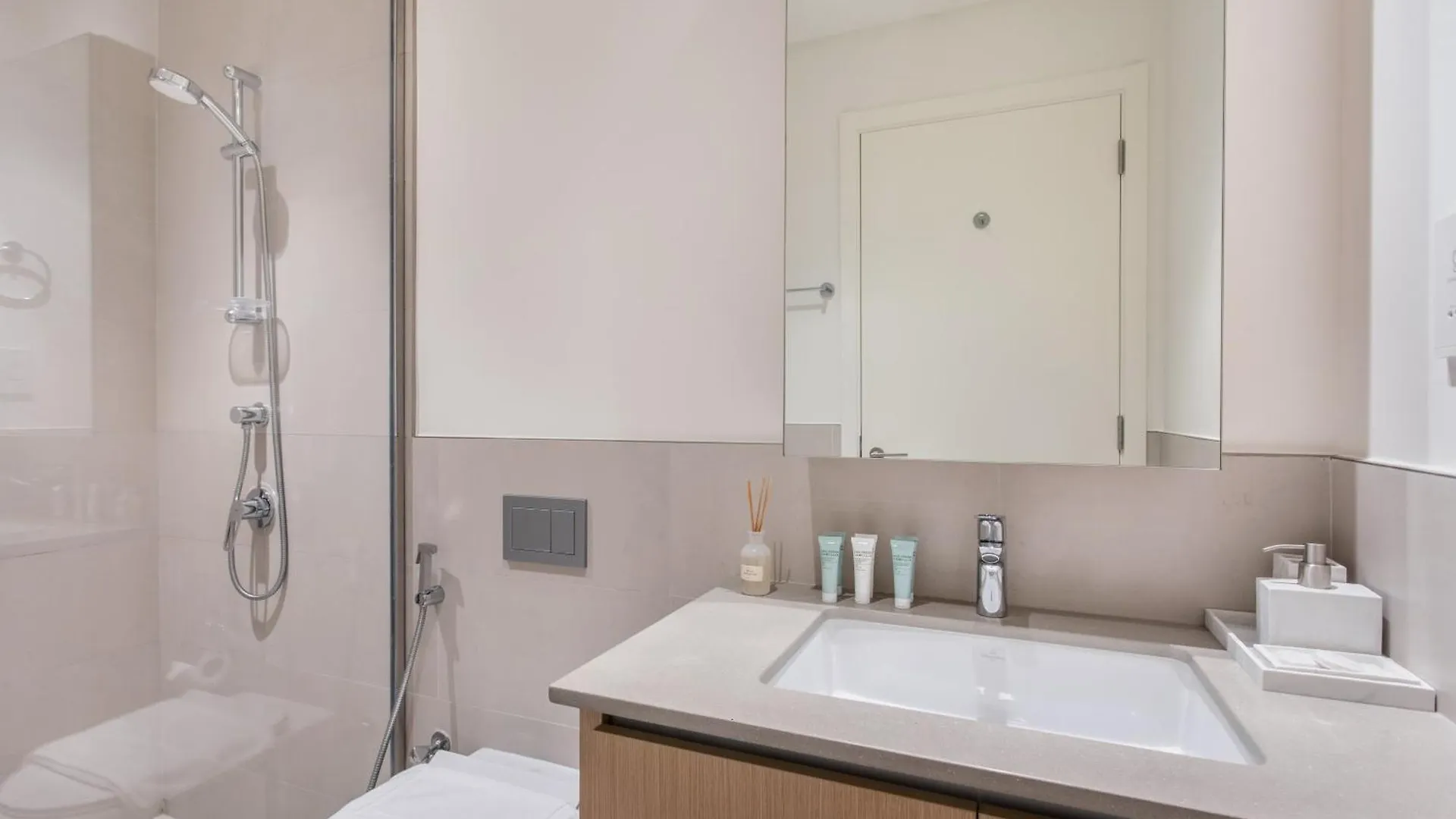 Modern 1Br Creek Beach Access Summer 3 Dubai Apartment